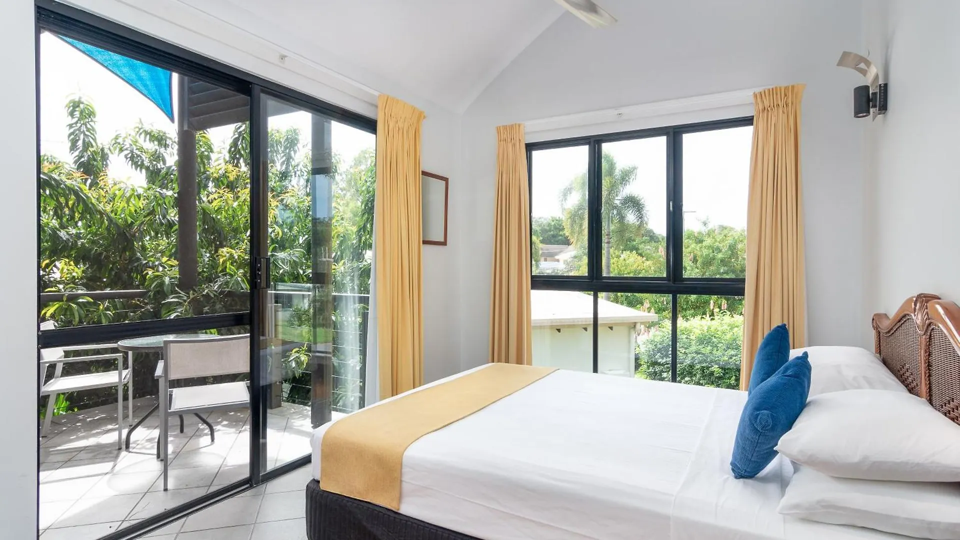 Dreamcatcher Beach-Side Apartments Port Douglas Australien
