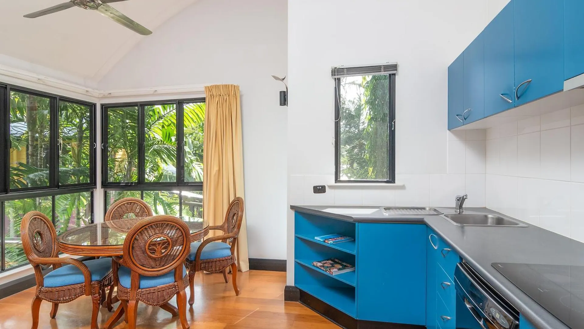 Dreamcatcher Beach-Side Apartments Port Douglas Aparthotel