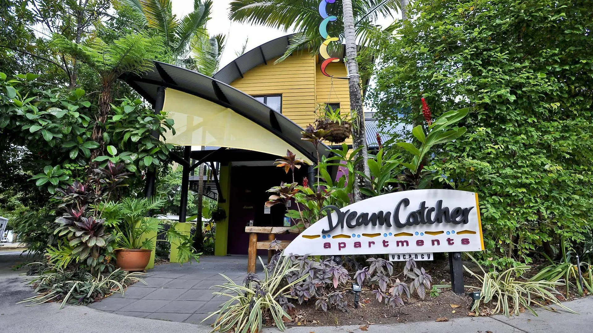Dreamcatcher Beach-Side Apartments Port Douglas Aparthotel