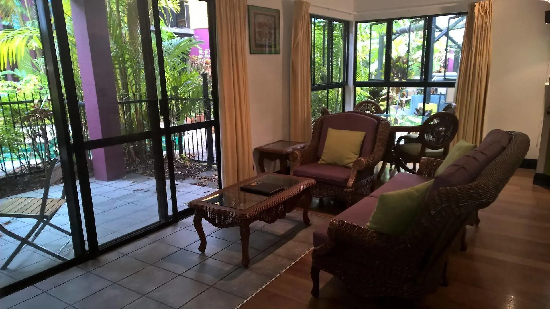 Dreamcatcher Beach-Side Apartments Port Douglas